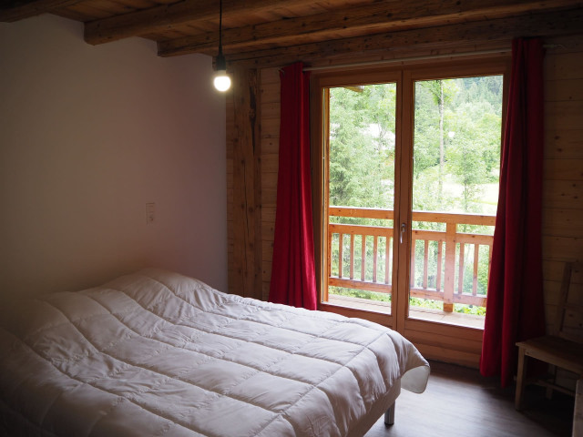 Appartement dans chalet la Clairière, Chambre 1 lit double, VTT Vacances Soleil