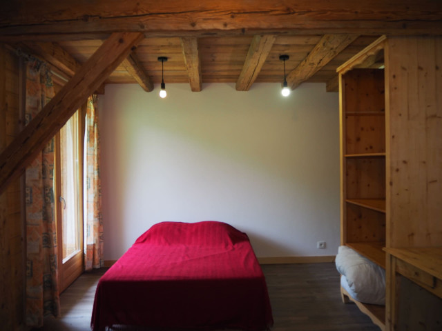 Appartement dans chalet la Clairière, Chambre 2 lits simples + 1 lit double, Ski Location Châtel Réservation