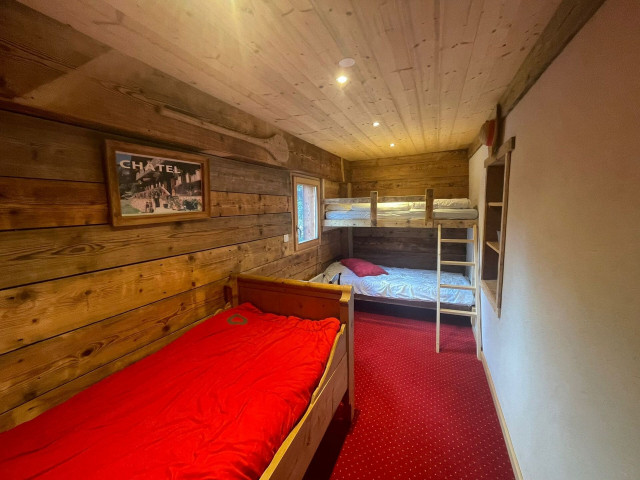 Apartment in chalet la clairière, Châtel, Bedroom 1 single bed + 2 bunk beds, Family stay