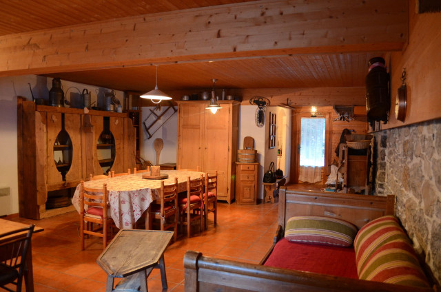 Apartment in chalet la clairière, Châtel, Living room, Ski equipment rental 74