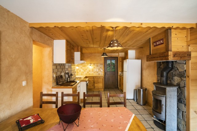 Appartement dans Chalet La Puce  Salle à manger + Cuisine Châtel