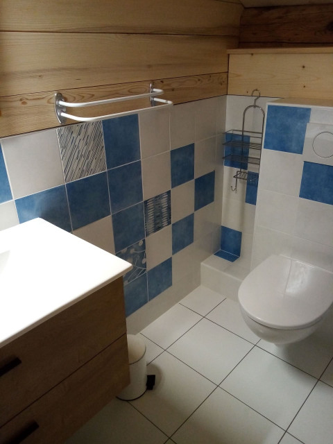 Appartement dans chalet le Détour, WC du dortoir 4 lits simples, La Chapelle d'Abondance