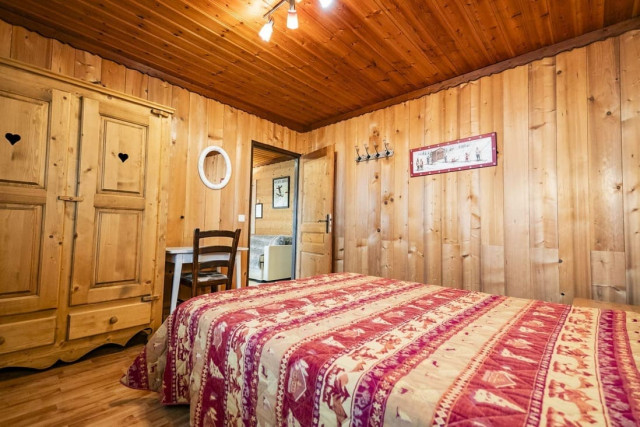 Appartement dans chalet les Boudimes, Chambre 1 lit double, Châtel Forfait ski