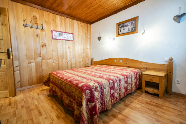 Appartement dans chalet les Boudimes, Chambre 1 lit double, Châtel Haute-Savoie