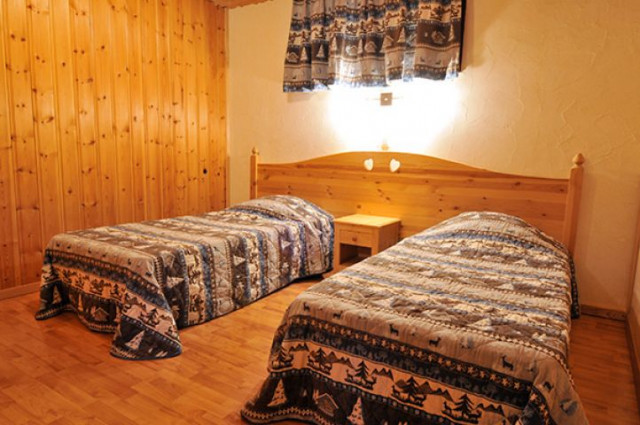 Appartement dans chalet les Boudimes, Chambre 2 lits simples, Châtel Alpes Françaises 74