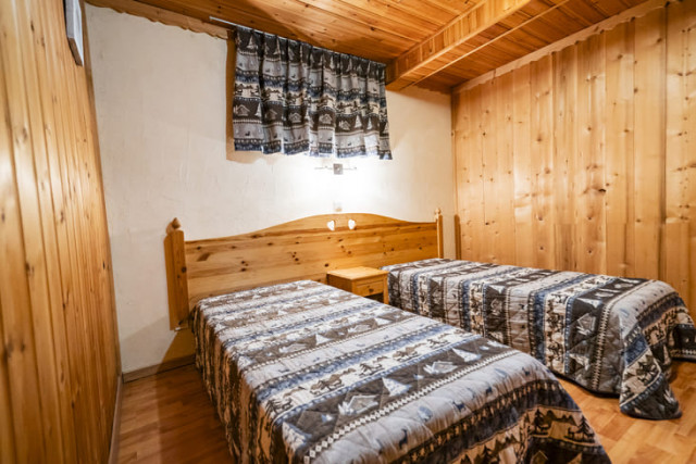 Appartement dans chalet les Boudimes, Chambre 2 lits simples, Châtel Ambiance village montagnard