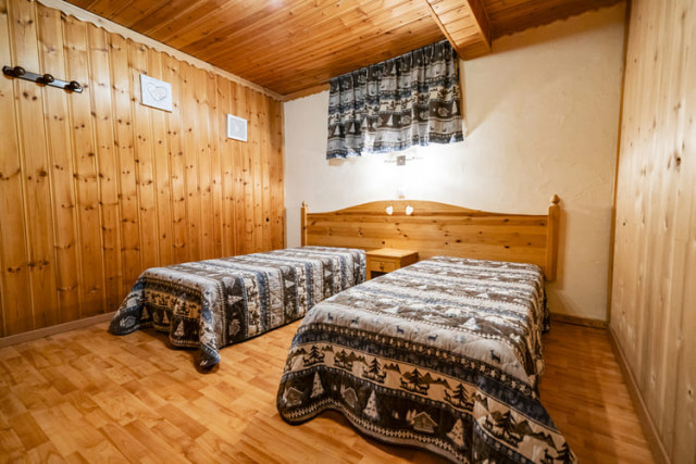 Appartement dans chalet les Boudimes, Chambre 2 lits simples, Châtel Réservation