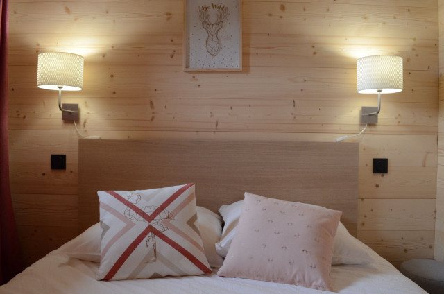 Apartment in chalet Les Greniers, Bedroom double bed, Châtel Raclette 74