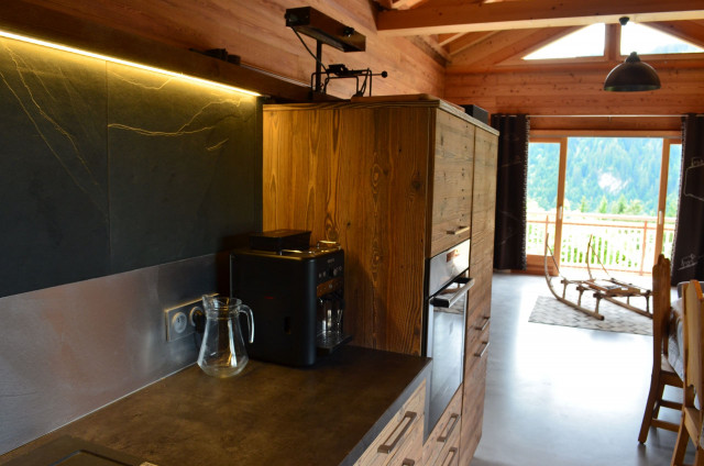 Apartment in chalet Les Greniers, Kitchen, Châtel Winter 74