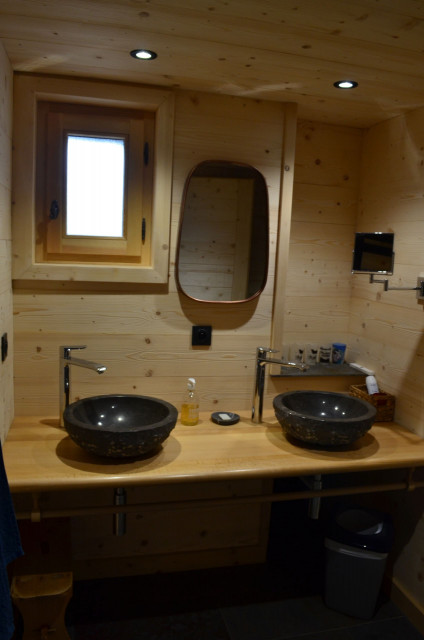 Apartment in chalet Les Greniers, Bathroom, Châtel Ski 74