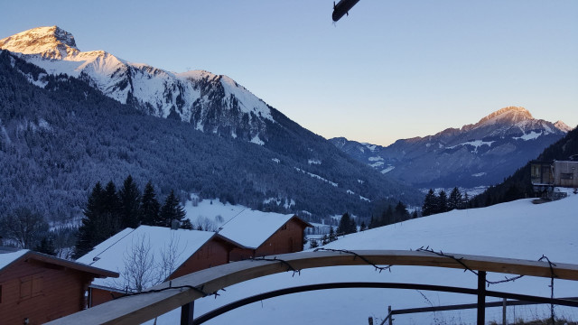 Apartment in chalet Les Greniers, View, Châtel Hiking