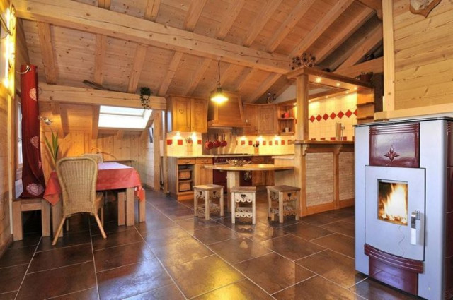 Appartement dans chalet les Marmottes, Salon avec cheminée, Châtel, Vacances au ski