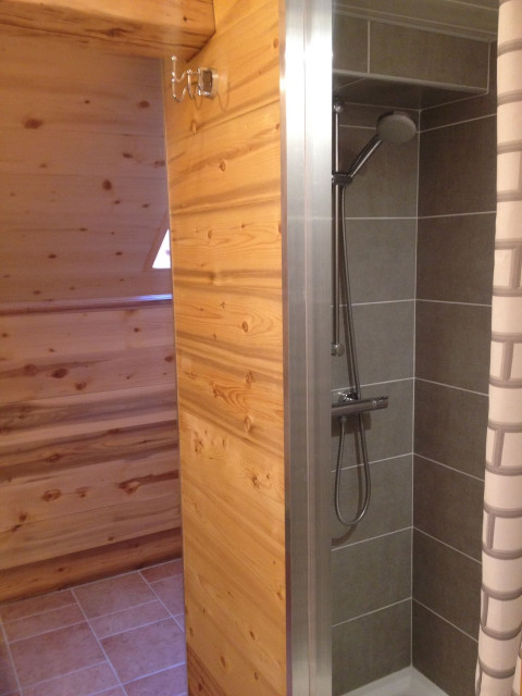 Apartment in Chalet The Pivottes 2, Shower room, Châtel 74390