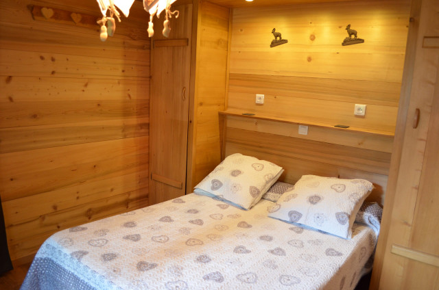 Appartement dans chalet les Pivottes, Chambre 1 lit double n°2, Châtel Sapin 74