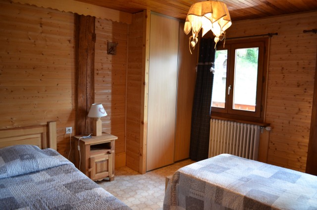 Appartement dans chalet les Pivottes, Chambre 2 lits simples, Châtel Portes du Soleil