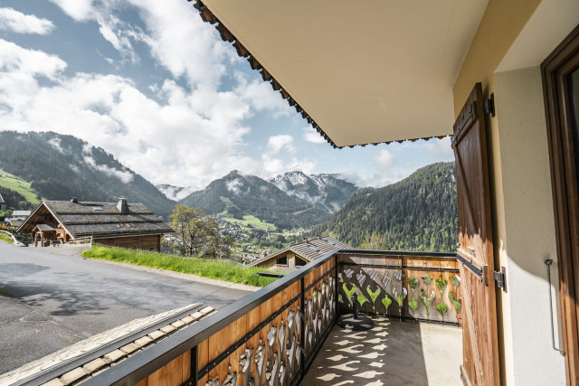Apartment in chalet Pensée des Alpes, Balcony with valley view, Châtel Portes du Soleil