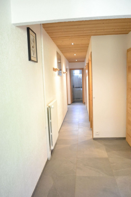 Apartment in the Pensée des Alpes chalet, hallway, Châtel ski snow sun mountain vacation