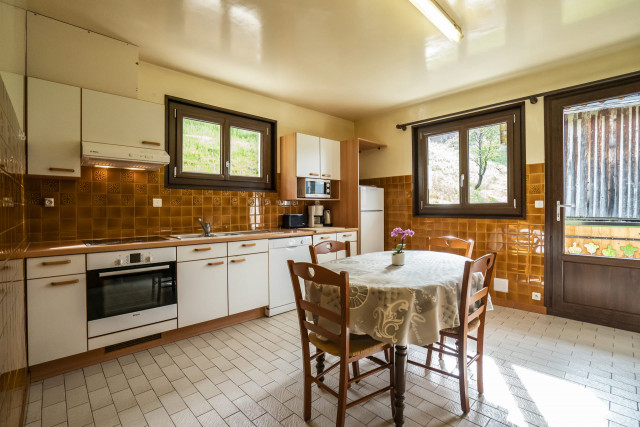 Apartment in chalet Pensée des Alpes, Kitchen, Châtel Mountain rental