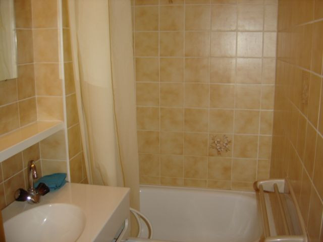 Apartment in chalet Perthuis, Barthroom, Châtel Ski rental