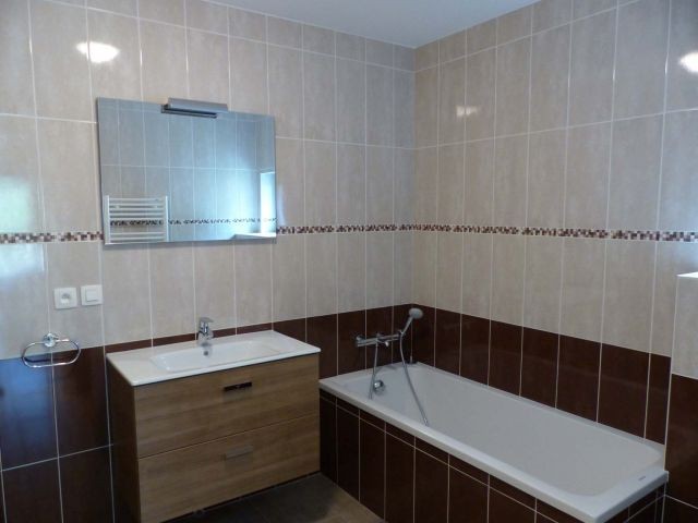 Apartment Savoisien N°4, Bathroom, Châtel Mountain Rental