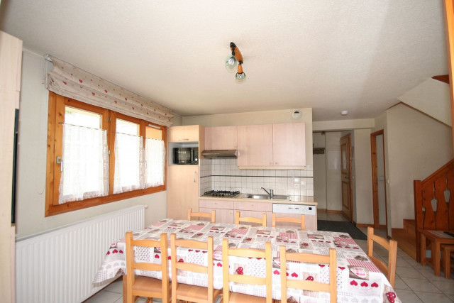 Appartement Echo des Montagnes 4, salle à manger et cuisine, Châtel Tourisme