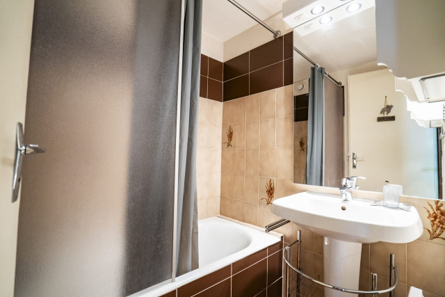 Appartement Hameau des Quatre Saisons 124 C, Salle de bains, baignoire, Châtel Portes du Soleil