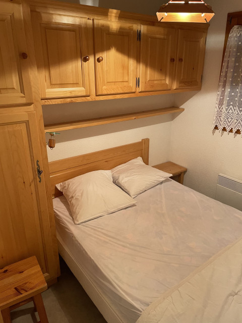 Appartement Iris 21, chambre lit double, Châtel Les Portes du Soleil