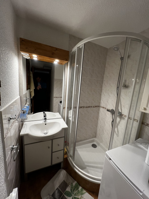 Appartement l'Alpage 8A, salle de douche, Châtel vacances famille été randonnée montagne