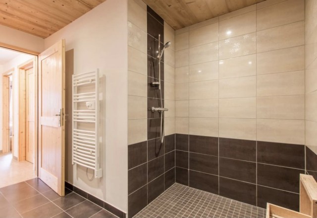 Appartement la Belette salle de douche Châtel Portes du Soleil