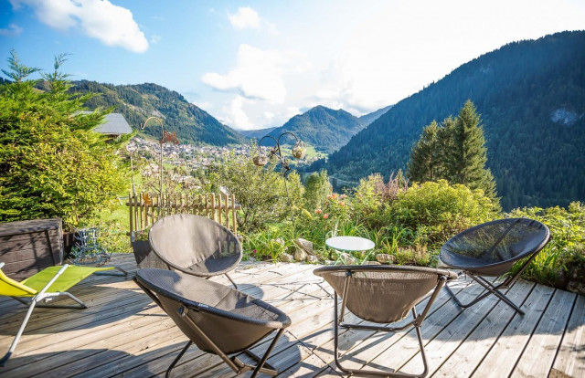 Appartement La Couqueille en été, Terrasse avec vue sur Châtel