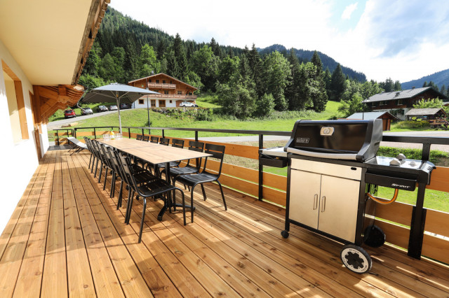 Appartement le Biwak dans chalet la Cascade, Châtel, terrasse barbecue