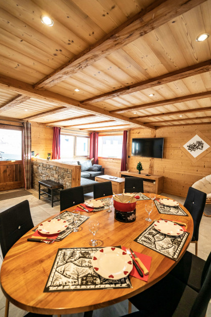 Apartment Le Terroit, sleeps 8, dining room, Châtel Les Portes du Soleil