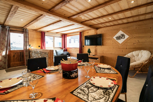 Apartment Le Terroit, sleeps 8, dining room, Châtel Les Portes du Soleil