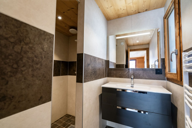 Apartment Le Terroit, sleeps 8, bathroom, Châtel Les Portes du Soleil