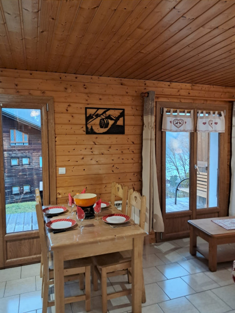 Geraniums Apartment, dining room, Châtel mountain holidays