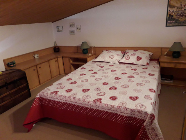 Apartment Les Portes du Soleil 71A, Bedroom double bed, Châtel Chairlift