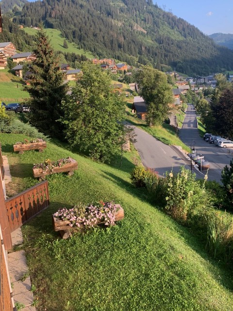 Appartement les sorbiers n°7, Vue depuis le balcon en été, Châtel