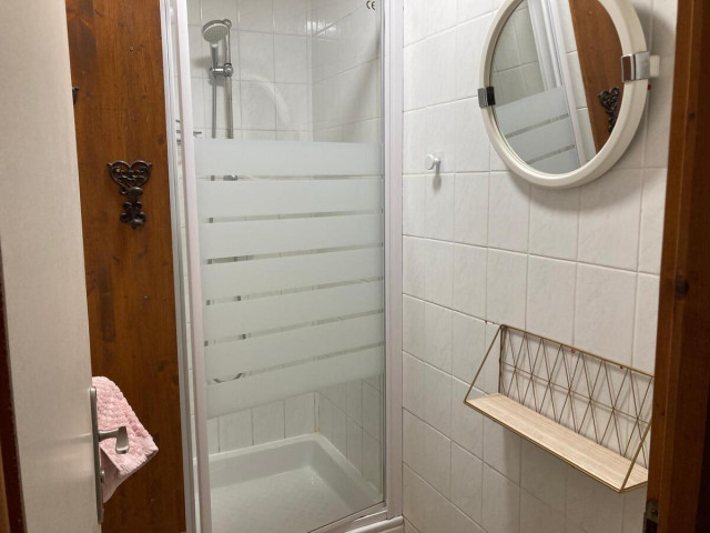 Appartement n°1 dans chalet les bouquetins, Châtel, salle de douche