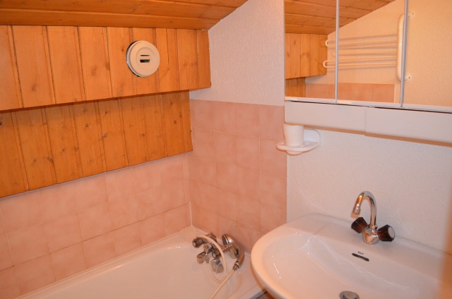 Appartement n°13 B dans résidence les Voinettes, Salle de bain, Châtel