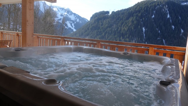 Apartment O Rouge 001 with hot tub, Chatel
