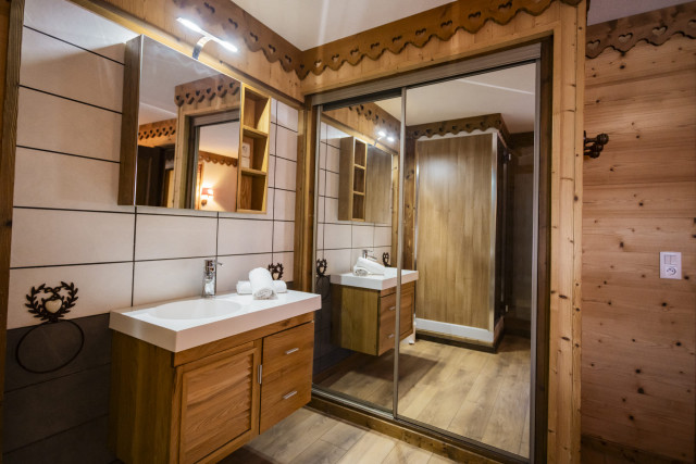 Apartment Ours Châtel, Double bedroom and shower room, Accommodation rental