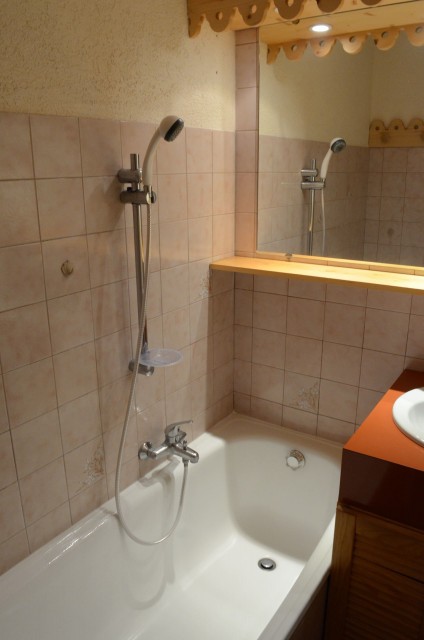 Appartement Perchoir 9, Salle de Bain Châtel 2