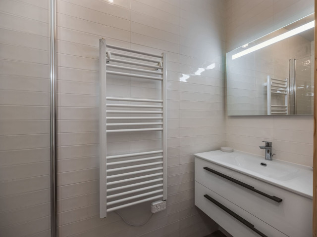 Apartment Perles de Savoie A306, Shower room, Chatel Slopes