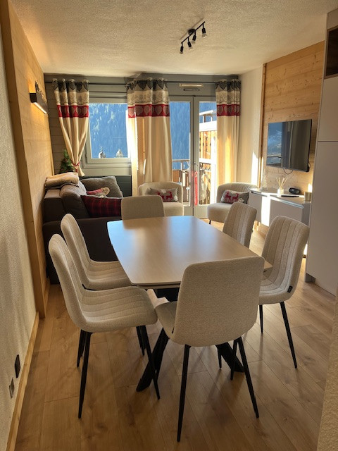 Apartment Residence le YETI, Living room and balcony, Châtel Mountain 74390