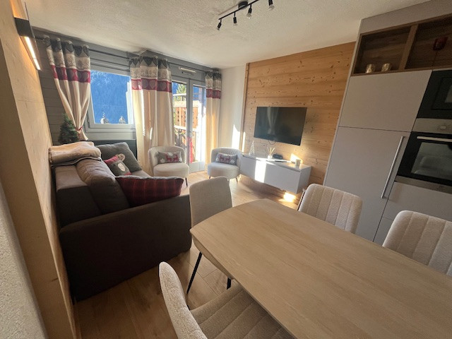 Apartment Residence le YETI, Living room and balcony, Châtel Ski Holidays74 