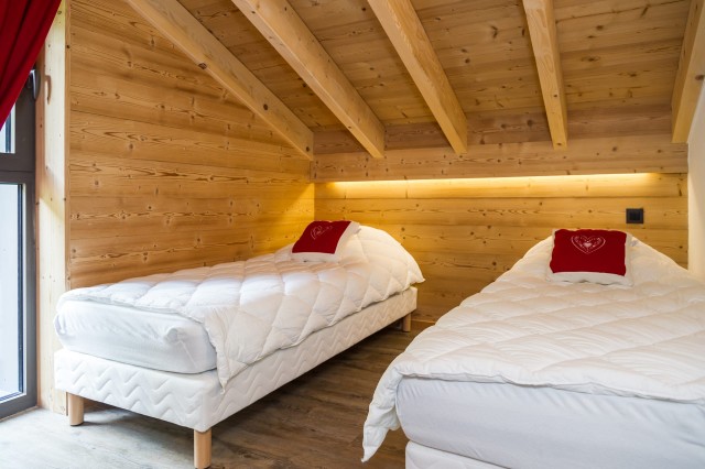 Appartement Savoisien n°6, Chambre 2 lits simples avec sdb, Châtel