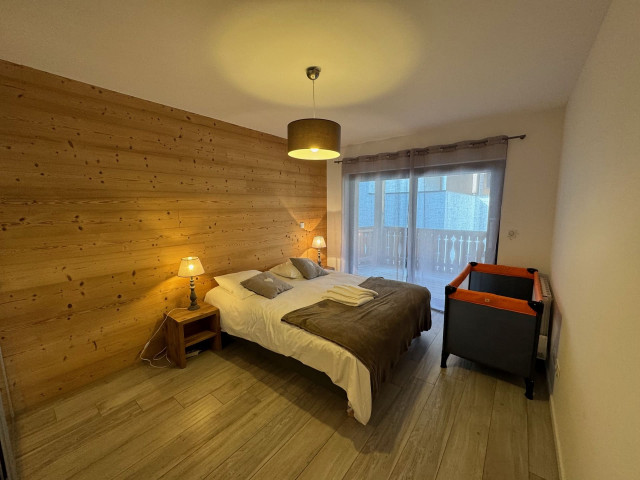 Appartement Soldanelles 29, Chambre double et salle de bain, Châtel Portes du Soleil