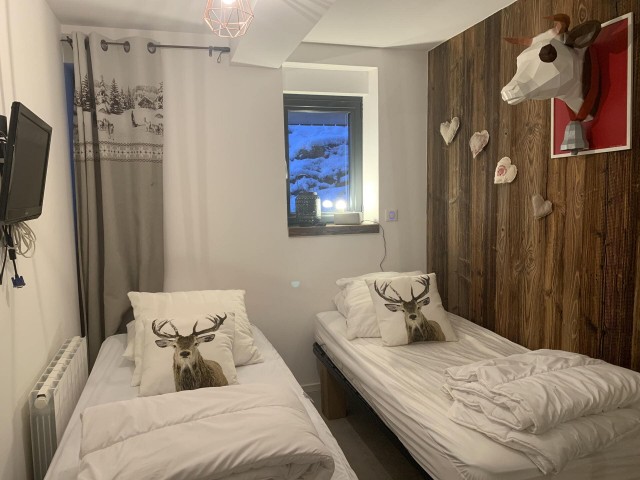 Apartment Soldanelles, N°31, Bedroom with 2 single beds, Châtel