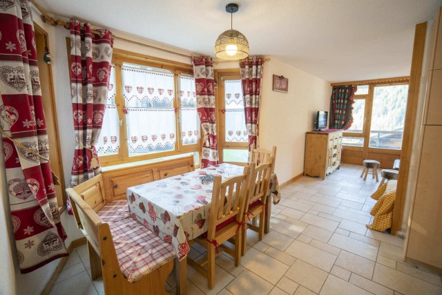 Appartement Val Pierre A4 Table à manger Châtel 