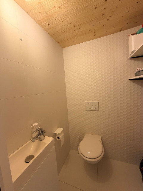 C Emile, WC, Châtel Reservation